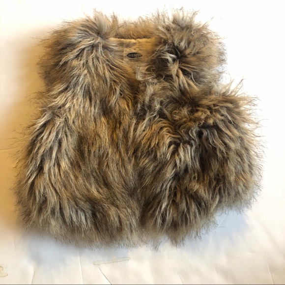 Old Navy faux fur vest - Picture 2 of 13
